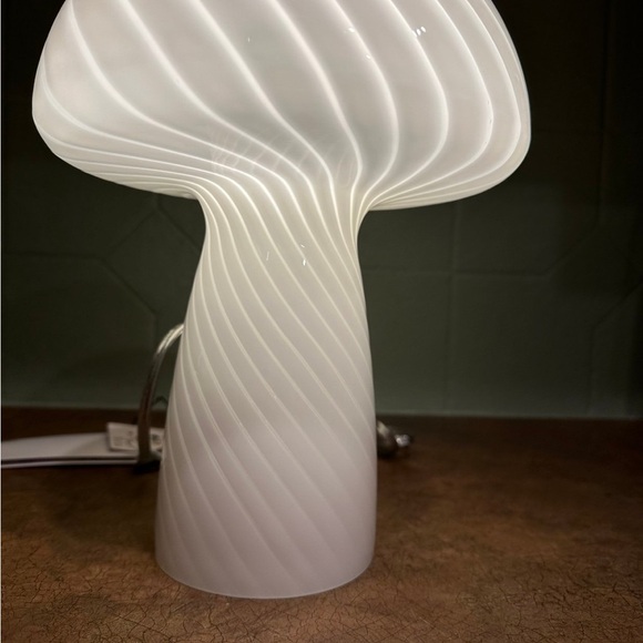 Icy White Swirled Glass Mushroom Lamp Home Decor - Picture 6 of 7